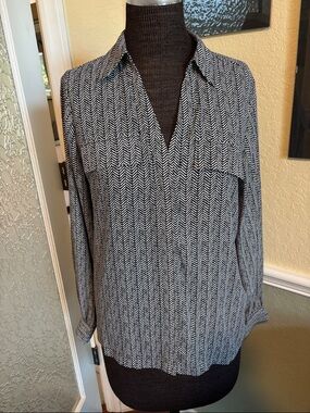 White House Black Market outlet Black and White Chevron Print Long Sleeve Blouse